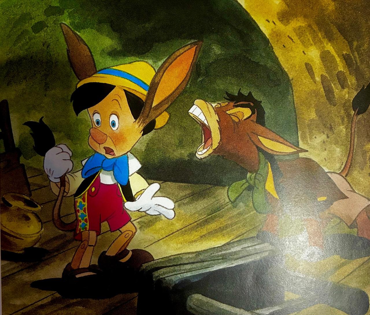 Ilustração de Pinóquio assustado, com orelhas e rabo de burro, ao lado de um menino já transformado em burro